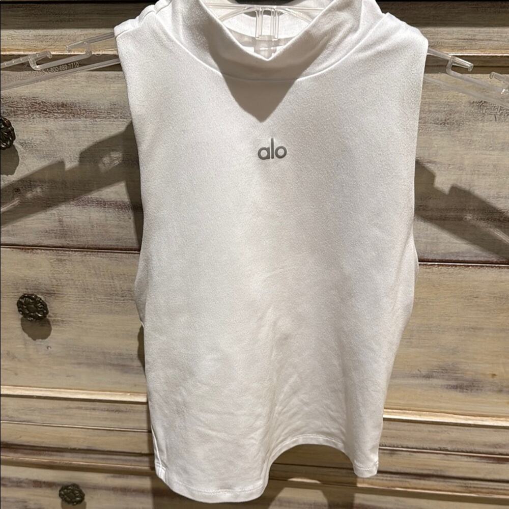 ALO Yoga Women's White Sleeveless Top
